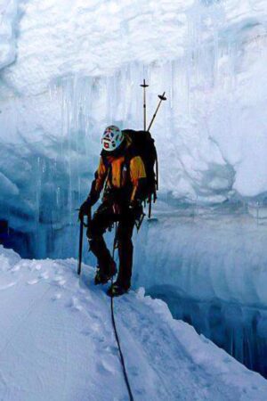 Climbing Valluna 5686m